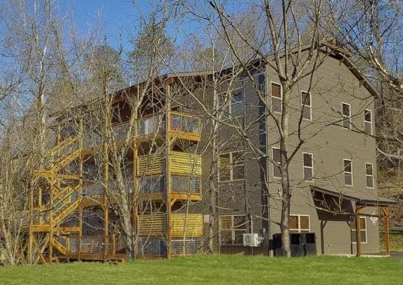 A Lodge at The Glades 12 BR Cabin Private Indoor Pool Hot Tubs Game Rooms and Theater Room Cabin in Gatlinburg