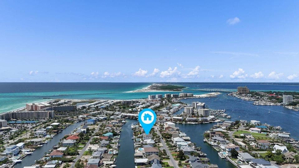 Waterfront Dream House Pool Golf Cart & Dock House in Destin