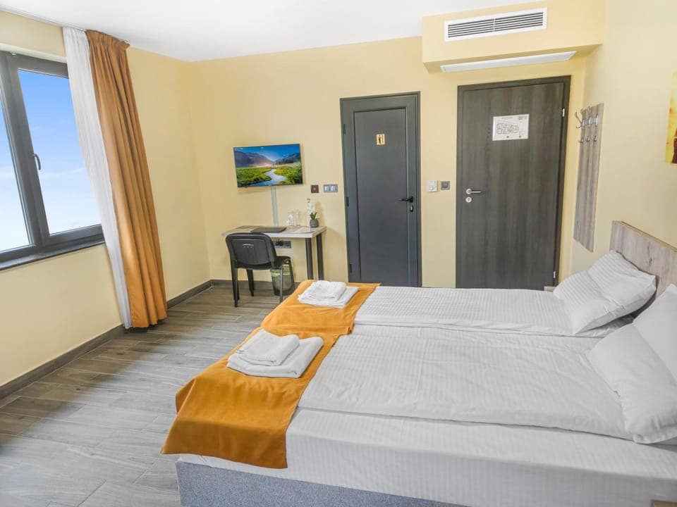 People, Photo of the whole room, Guests