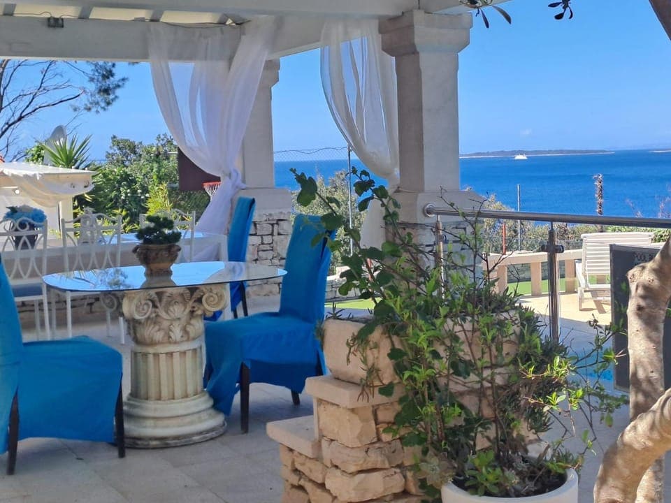 Patio, Day, Natural landscape, View (from property/room), Balcony/Terrace, Living room, Seating area, Dining area, Mountain view, Pool view, Pool view, Sea view, Inner courtyard view