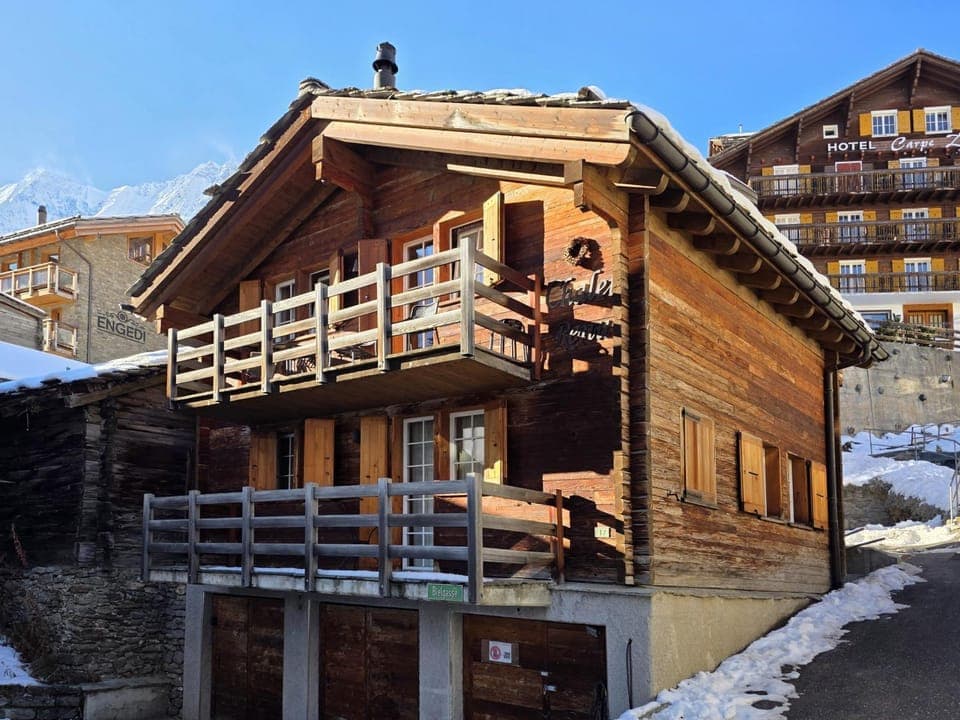 Property building, Facade/entrance, Off site