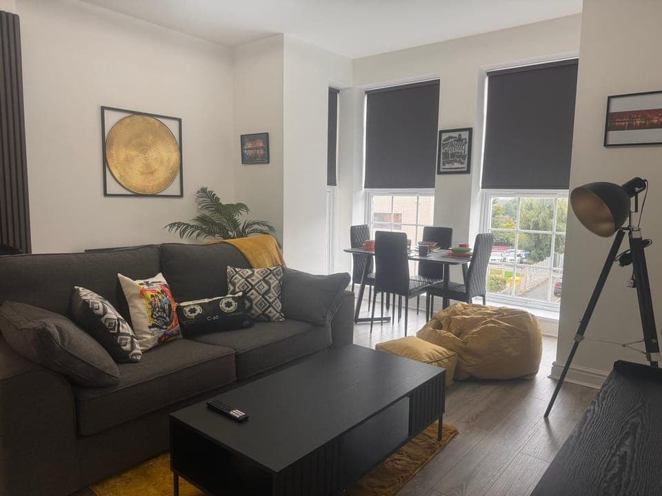 Living room, Seating area, Dining area