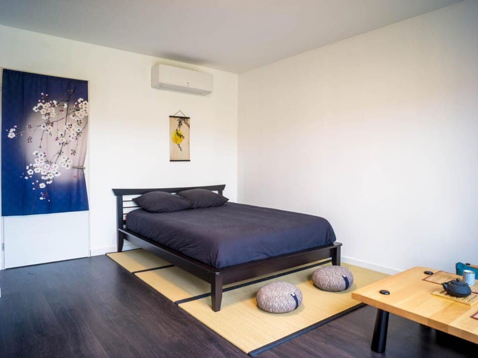 Bed, Photo of the whole room, air conditioner