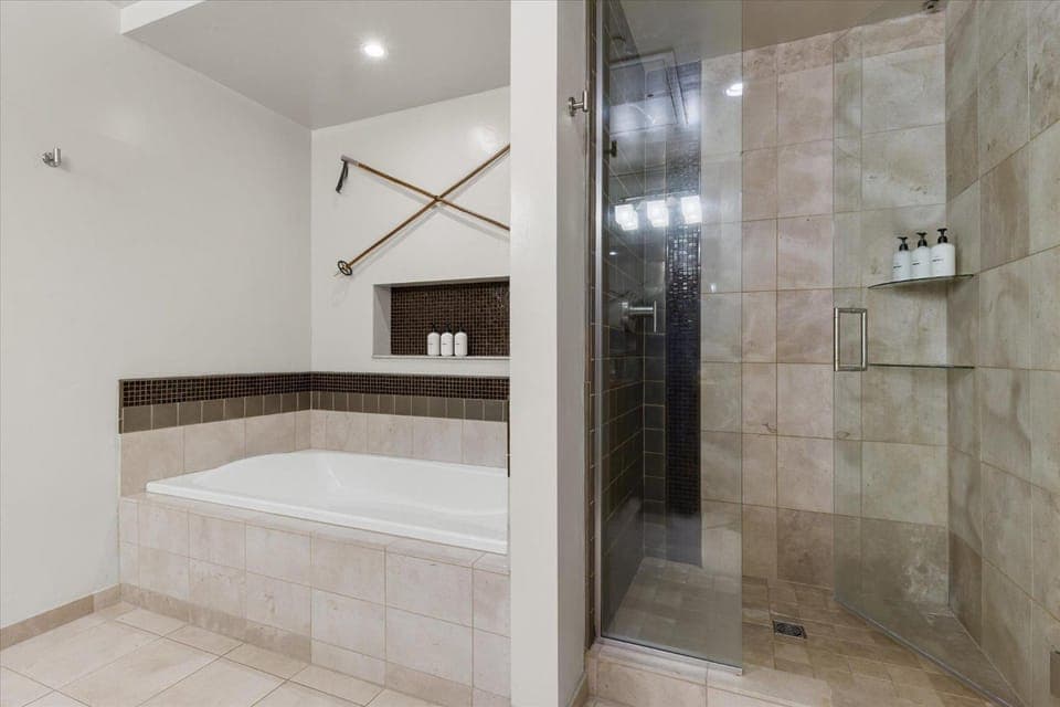 Sleek Mountain Retreat - Downtown - Summer AC House in Steamboat Springs
