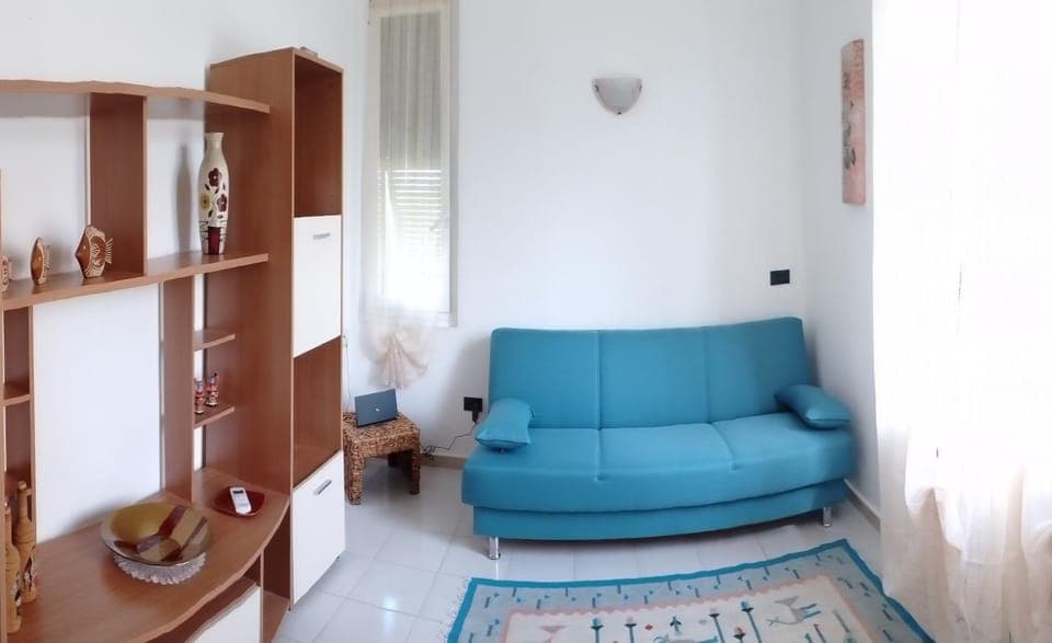 Communal lounge/ TV room, group of guests, internet, safe, air conditioner