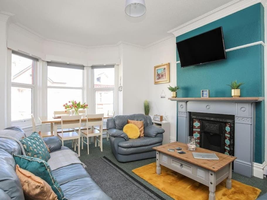 Living room, Dining area