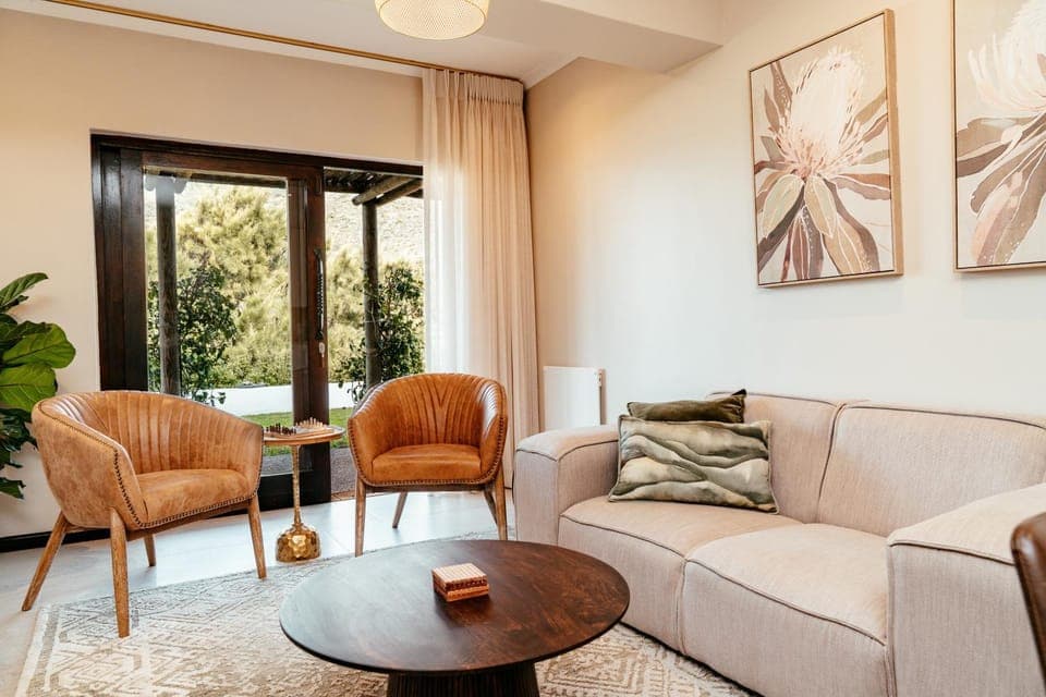 Living room, Mountain view, Sea view