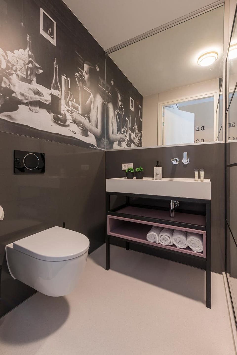 Toilet, Bathroom, towels