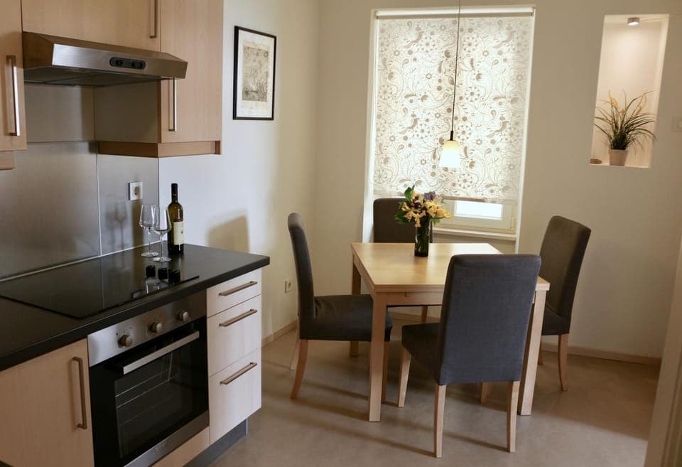 Kitchen or kitchenette, Communal kitchen