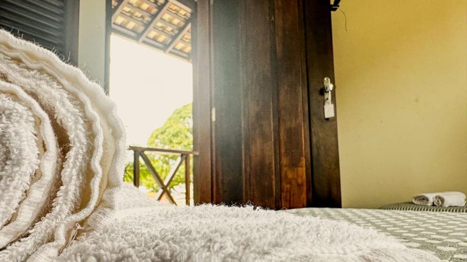 Bed, towels