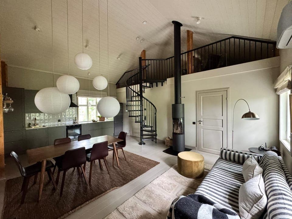 Communal lounge/ TV room, Living room, Seating area, Dining area