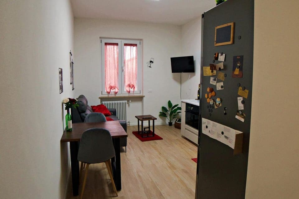 TV and multimedia, Seating area, Dining area