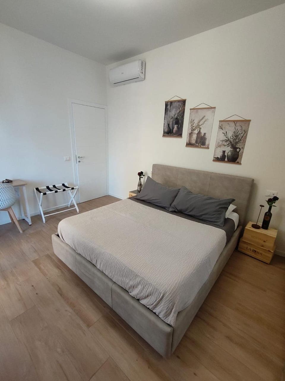 Bedroom, air conditioner