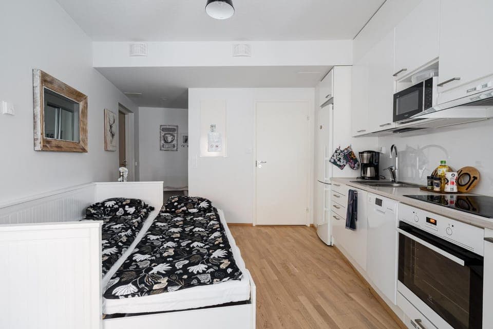 Bed, Kitchen or kitchenette, oven, stove