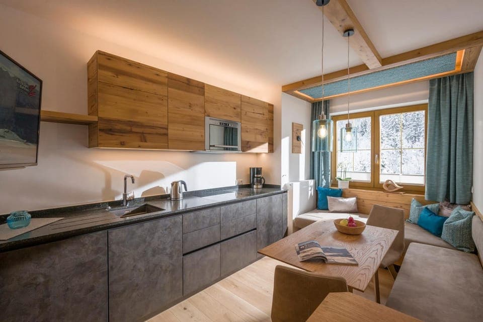 Kitchen or kitchenette, Living room, Seating area, Dining area