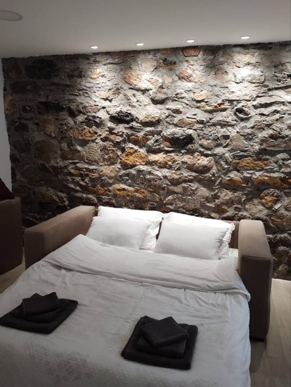 Bed, Photo of the whole room, towels