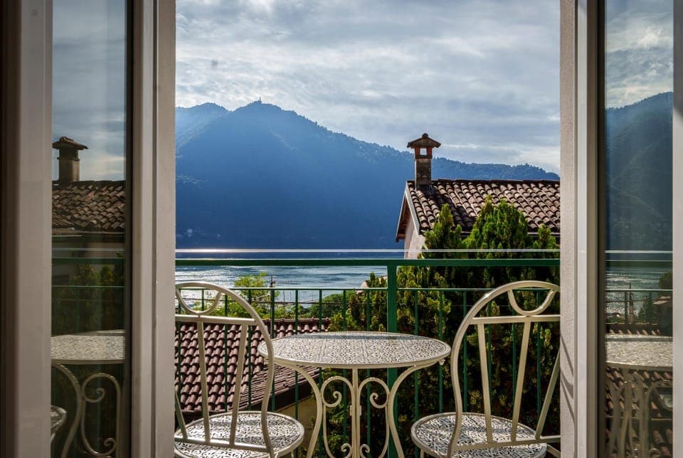 Natural landscape, View (from property/room), Balcony/Terrace, Bedroom, Lake view, Landmark view