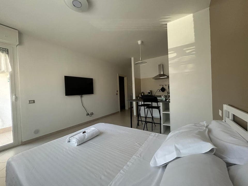 TV and multimedia, Photo of the whole room, Bedroom