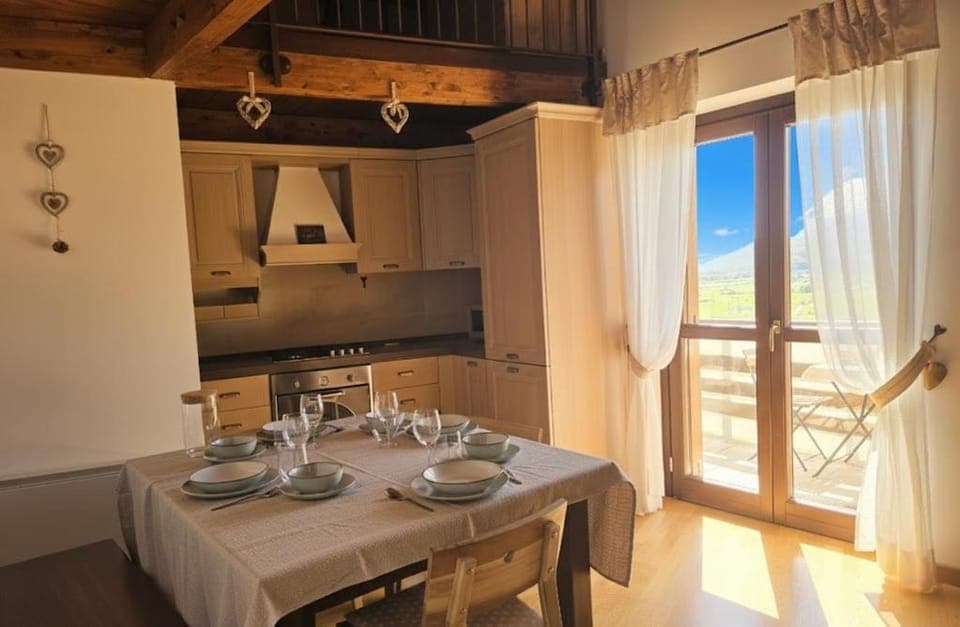 Dining area, Lunch, Lunch, stove, stove, kitchen