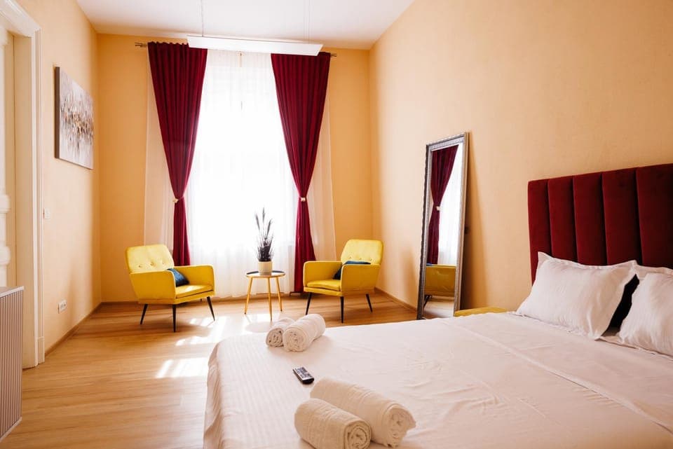 Bed, Seating area, Bedroom