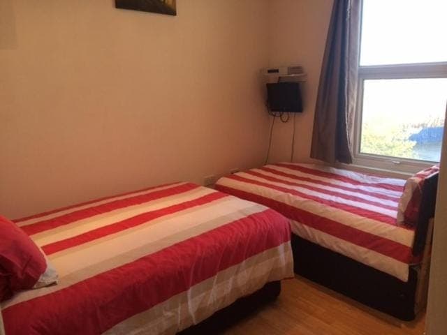 Day, Photo of the whole room