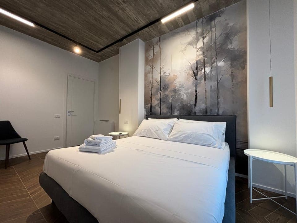 Bed, Photo of the whole room, Bedroom, towels