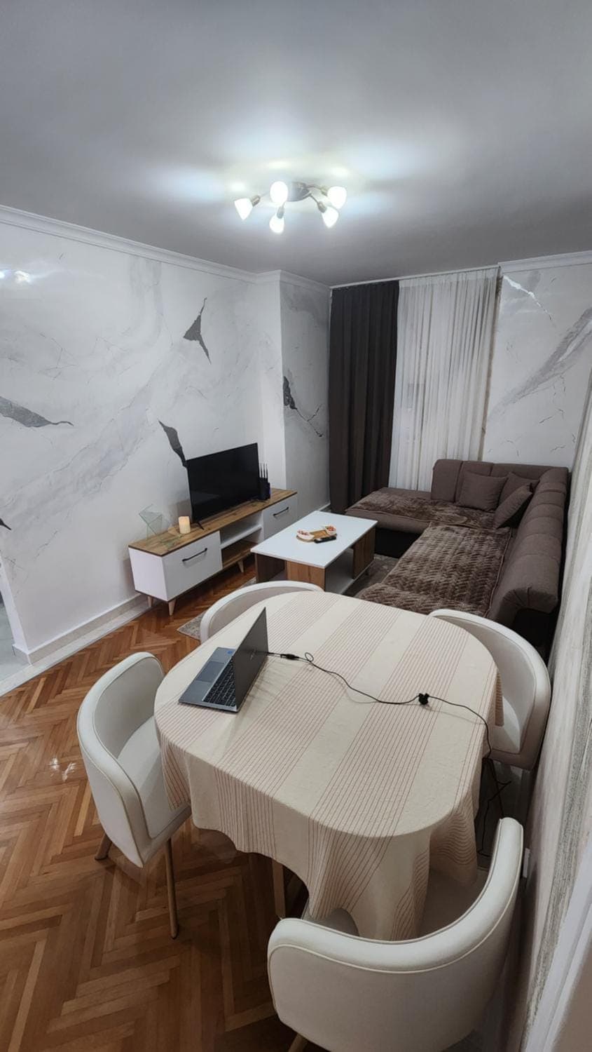 Bed, TV and multimedia, Living room, Photo of the whole room, Seating area, Dining area, Bedroom