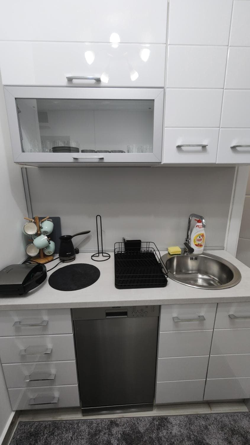 Kitchen or kitchenette, minibar, stove