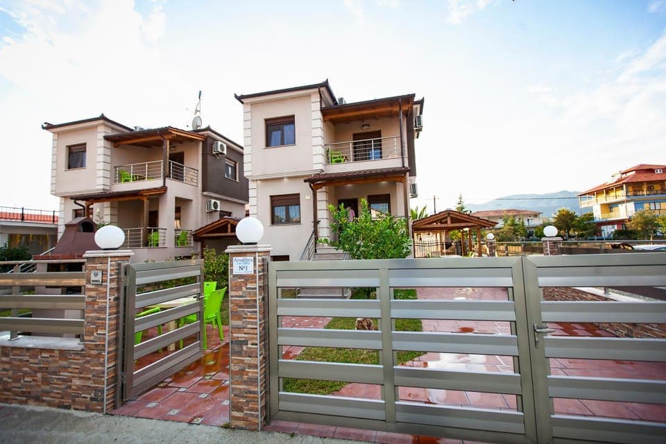 Property building, Day, View (from property/room), Balcony/Terrace