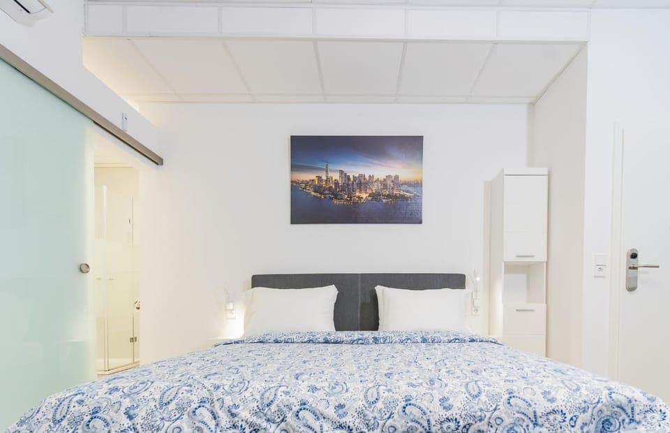 Bed, Photo of the whole room