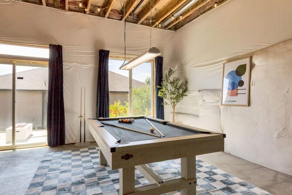 Billiard, Game Room