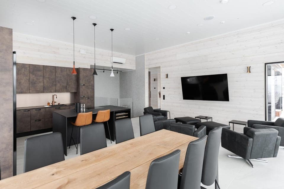 TV and multimedia, Kitchen or kitchenette, Living room, Seating area, Dining area