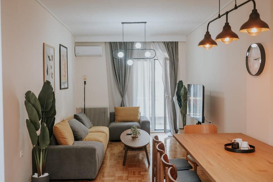 TV and multimedia, Living room, Seating area, Dining area, air conditioner