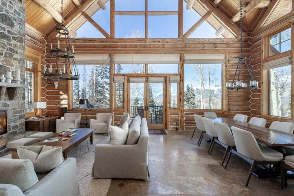 Seating area, Mountain view, Mountain view, fireplace