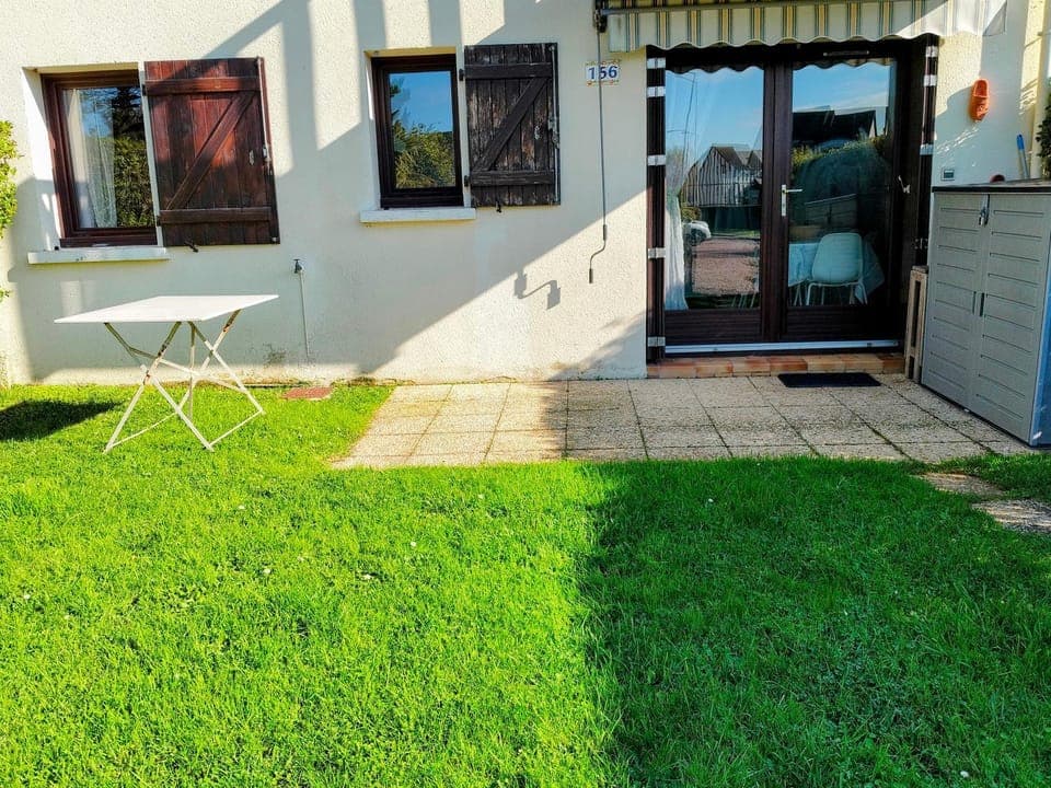 Property building, Garden, Garden view