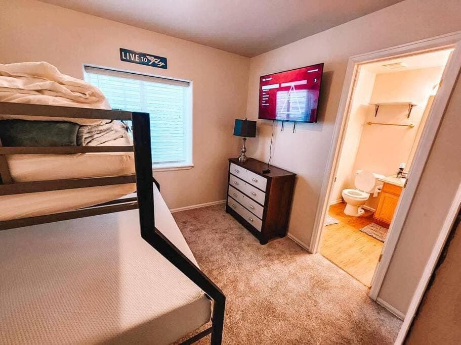 Palmer Lake near AF Academy Pet Friendly King Bed 4 TVs House in Palmer Lake