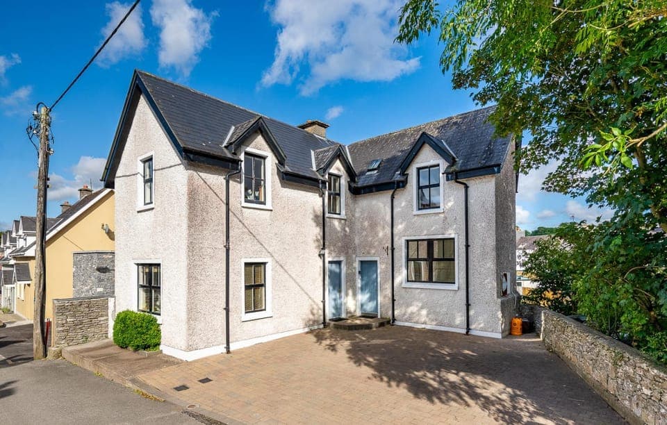 Property building, Day, Neighbourhood, Street view