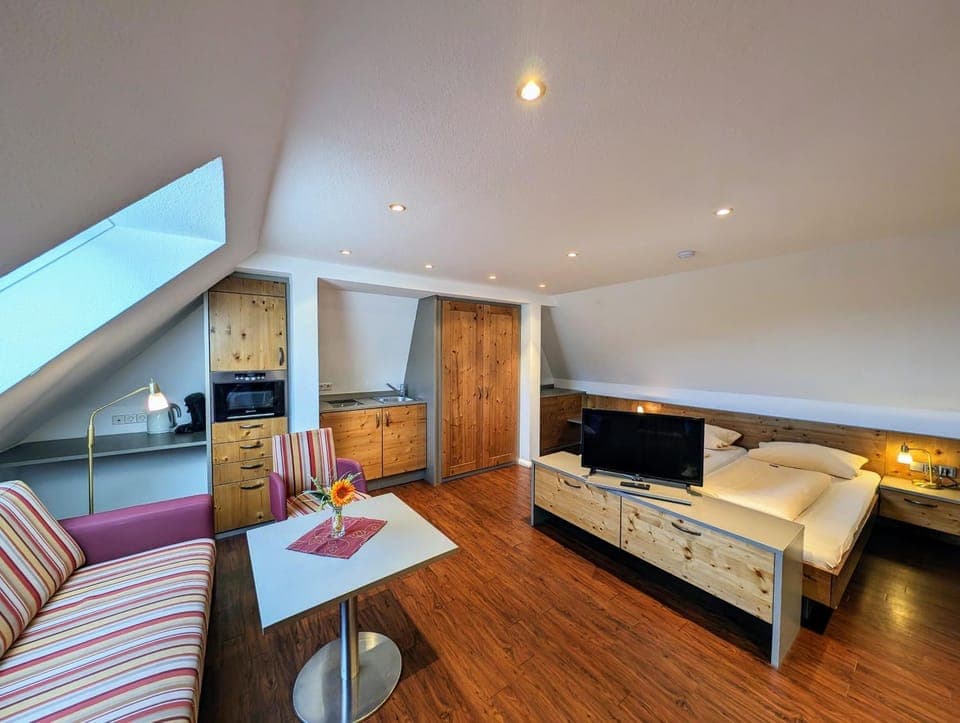 Living room, Photo of the whole room, Bedroom