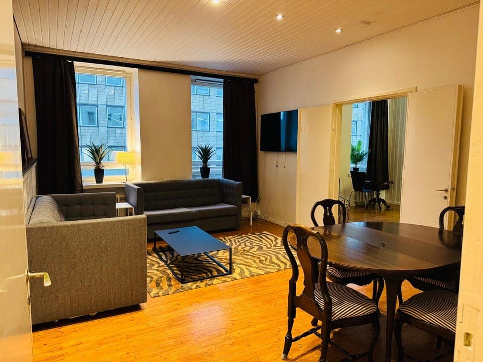 TV and multimedia, Living room, Seating area, Dining area