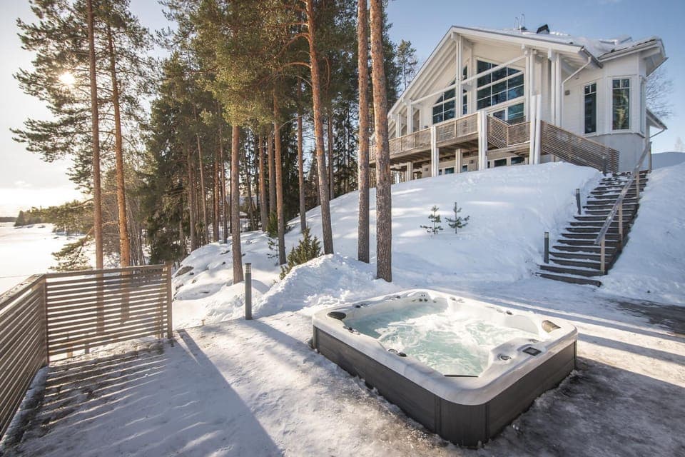 Property building, Day, Natural landscape, Winter, Hot Tub