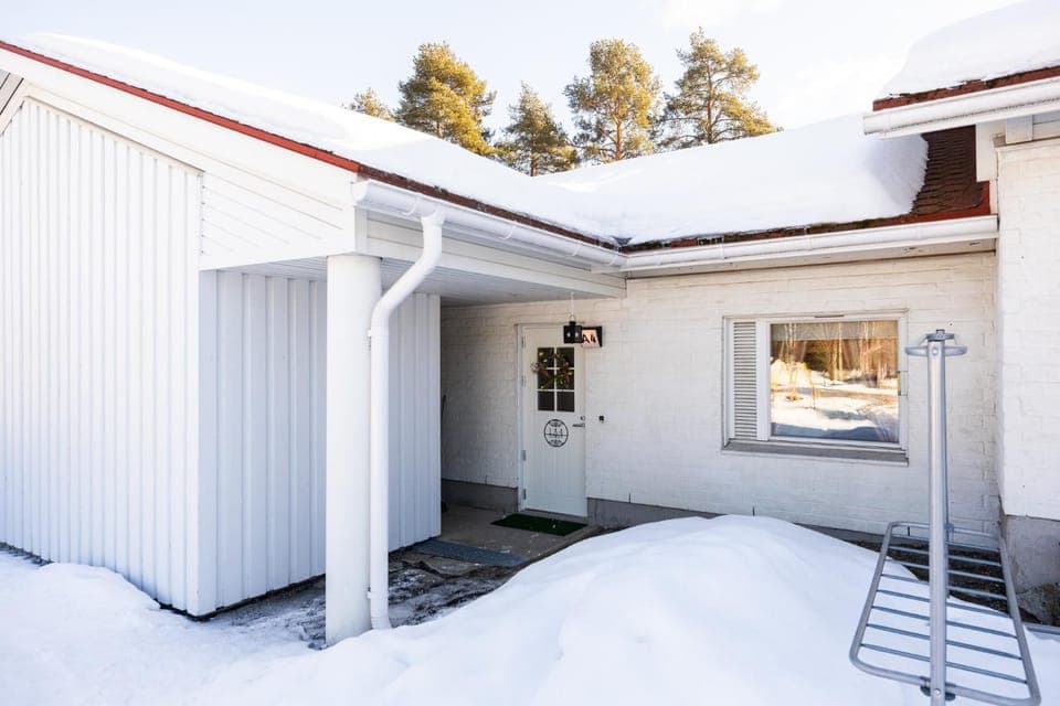 Property building, Day, Winter