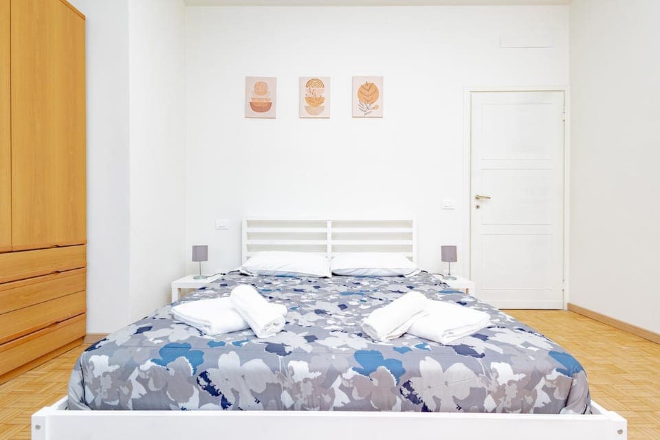 Bed, Photo of the whole room, Bedroom, wardrobe