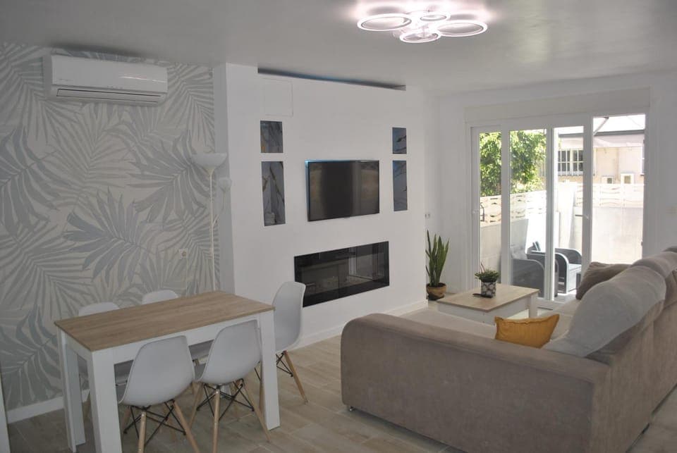 Communal lounge/ TV room