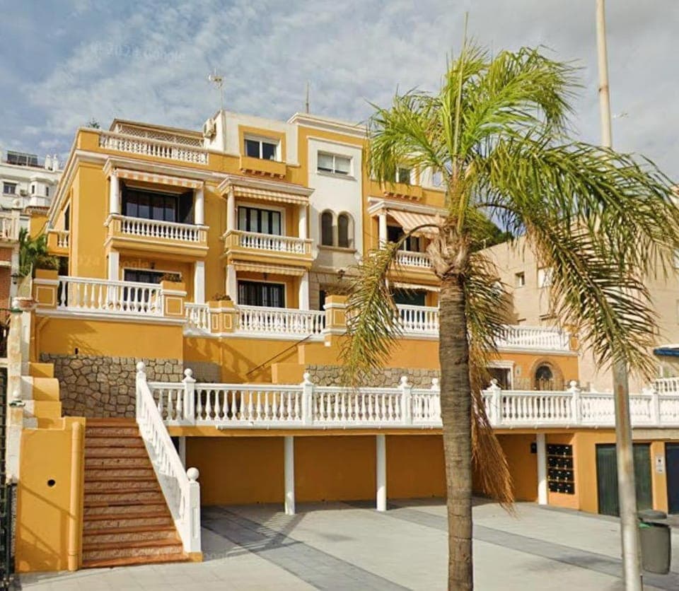 Property building, Day