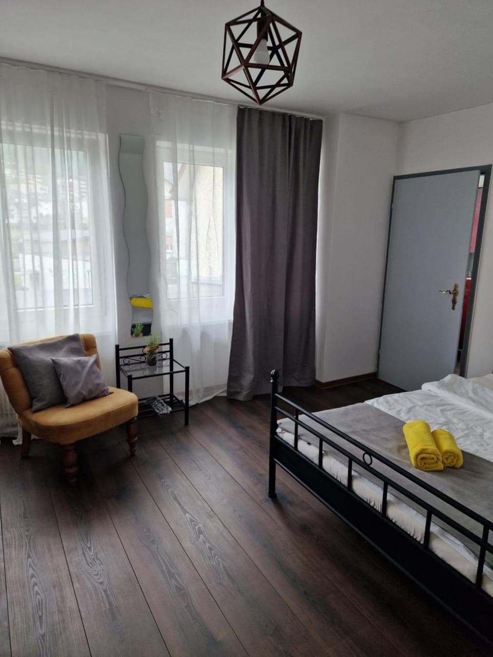 Bed, Photo of the whole room, Bedroom, towels