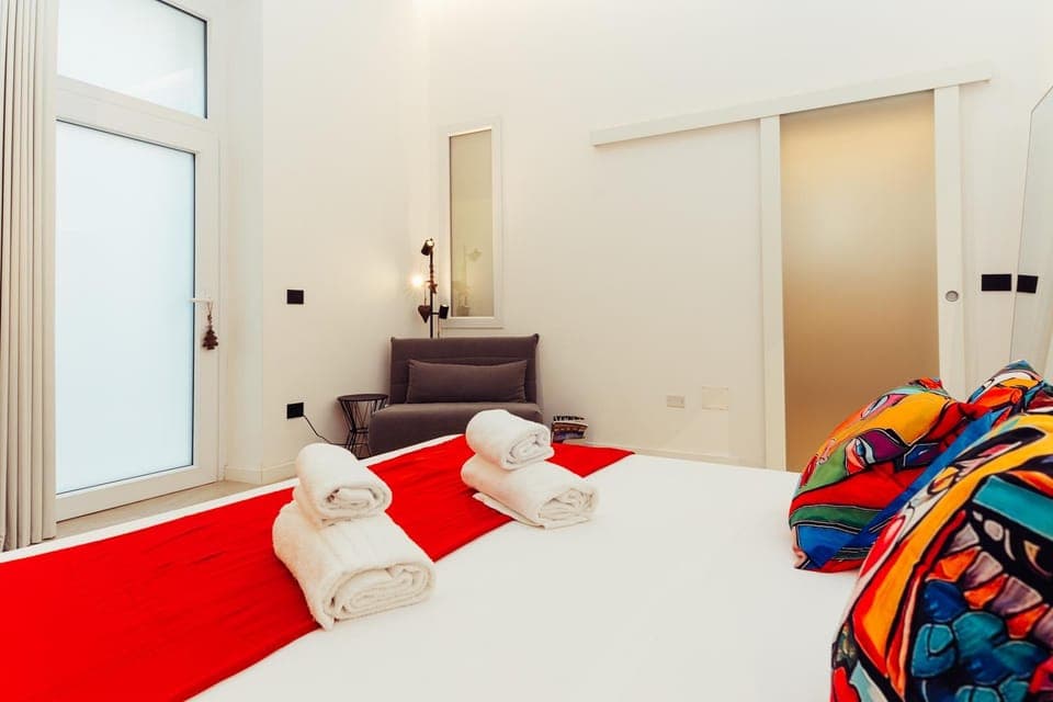 Bed, Photo of the whole room, Bedroom, towels