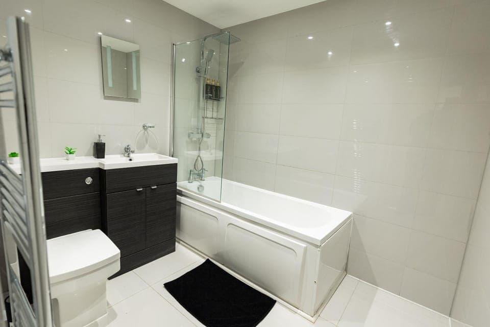 Shower, Toilet, Bathroom, Bath, towels