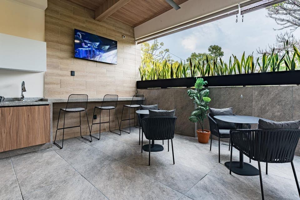 Patio, Communal lounge/ TV room, Communal lounge/ TV room, TV and multimedia, Balcony/Terrace, Kitchen or kitchenette, Living room, Seating area, Dining area, Evening entertainment