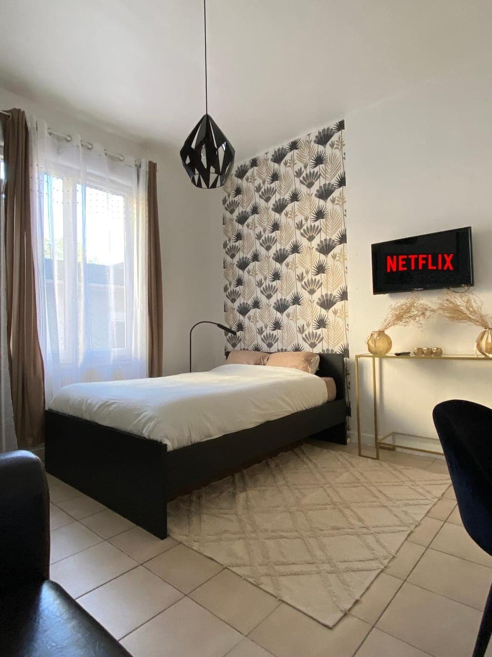 Communal lounge/ TV room, Bed, Night, TV and multimedia