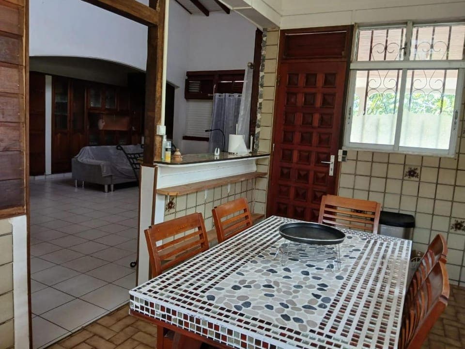 Kitchen or kitchenette, Living room, Seating area, Dining area, minibar